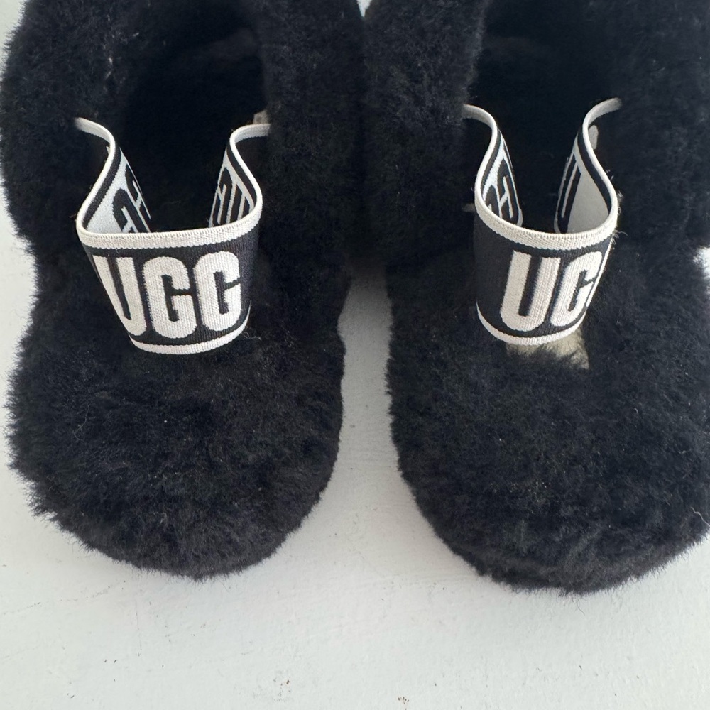 UGG Black Fluff Yeah Slides slippers Sandals size 7 soft fluffy excellent